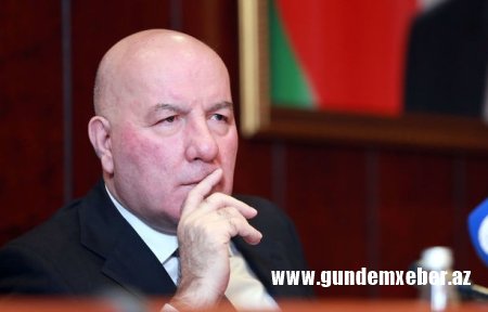 Elman Rüstəmov yola salınır