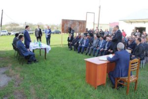 İcra başçısının vətəndaşlarla keçirdiyi qəbulda məmurlar mürgülədi - FOTO