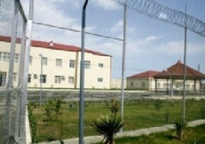 2 saylı Cəzaçəkmə Müəssisəsində ÖZBAŞINALIQ - “Oğluma təzyiq göstərdilər ki, mən şikayətimi geri götürüm”