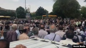 Təbrizdə çox sayda təqaüdçü yürüş keçirib