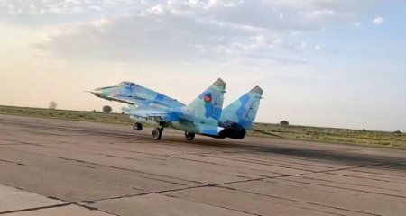 Azərbaycanın döyüş təyyarələri və helikopterlərinin təlimləri başlayıb - Video