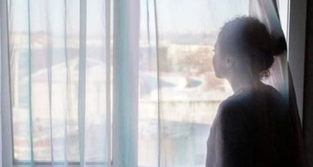 Bakıda atalığının dəfələrlə təcavüz etdiyi qız canına qəsd etmək istədi - Təfərrüat