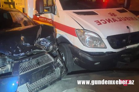 Bakıda təcili yardım maşını qəzaya düşdü: Həkim xəstəxanalıq oldu