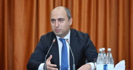 Emin Əmrullayevin Bakı məktəblərinin direktorları ilə görüşü keçirilir