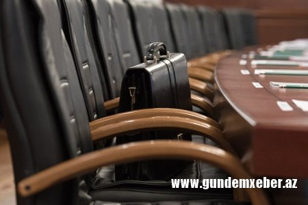 Dövlət mətbuatı orqanları işçilərinin siyasi partiya üzvü olmasına qoyulan qadağa aradan qaldırılır