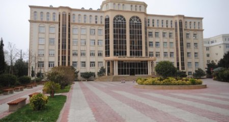 Bakıda universitetdə tələbələrə daha bir qəribə qadağa - Video