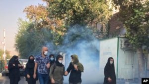 Təbriz millət vəkili etirazlar zamanı həbs olunan 3000 nəfərin Tehranın Fəşafuyə həbsxanasına köçürüldüyünü açıqlayıb