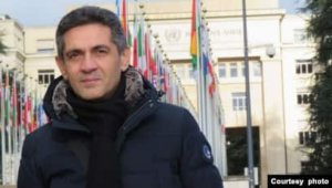 Azərbaycan məhkəməsi İsveçrədə siyasi sığınacaq almış jurnalisti cərimə edib
