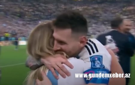 Messini meydançada qucaqlayan həmin qadın… – VİDEO