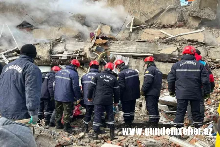 Rumıniyalı xilasedicilər Türkiyədə 4 nəfəri dağıntılar altından çıxarıblar
