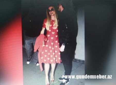 Paris Hilton Sevgililər Günündə özünü üstələyir: o, gün üçün mükəmməl paltar geyinib