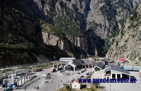 Gürcüstandan Rusiya Federasiyasına daxil olan avtomobillərin sayı bir gündə iki dəfə artıb