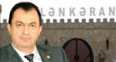 İcra başçısı Lənkəran şəhərinin səkilərini barbarcasına satır - Foto