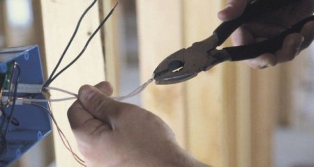 Lerikdə elektrik cərəyanı bir ailənin dörd üzvünü vurmasını təfərrüatları...