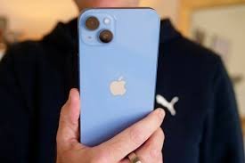 Rusiyada nazirlik əməkdaşlarına “iPhone”lardan istifadə qadağan olundu