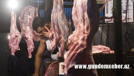 Bakıda qəssab ət borcuna görə müştərini ət yerindən asdı