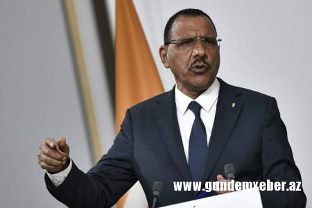 Niger prezidenti öz mühafizəçiləri tərəfindən həbs olundu