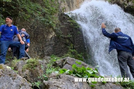 Rusiyada şəlalənin kənarında selfi çəkən turist yıxılaraq ölüb