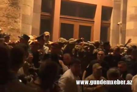 Ermənistanda etiraz aksiyasının iştirakçıları saxlanıldılar