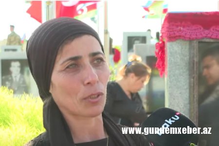 Şəhid anası oğlunun məzarına Şuşa və Laçından kəklikotu gətirdi - VİDEO