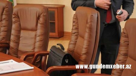 Yüksəkvəzifəli azərbaycanlı məmurların 350 min dolları oğurlandı