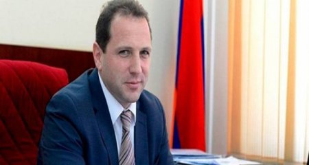 Məhkəmə Ermənistanın keçmiş müdafiə nazirini həbsdə saxlayıb