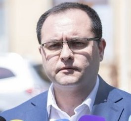 Məcnun müəllim BUNLARI BİLSƏ YAXŞIDIR... - "Emal müəssisələri məmurlara yaxın olan adamların əlindədir..."