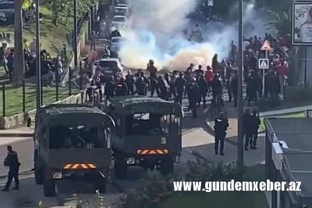 Fransanın daxili işlər nazirini Martinikada daşa basdılar