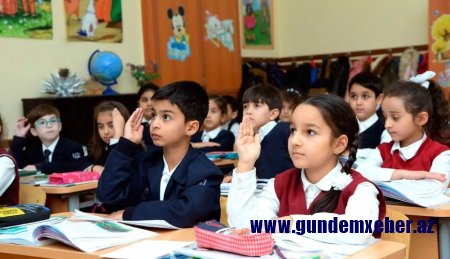 Məktəblərdə payız tətilindən sonra dərslər başlayıb