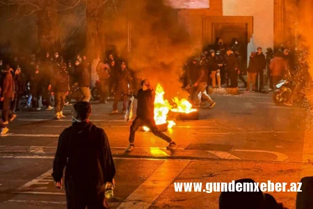 İranda etirazlar davam edir: Kinorejissor və general öldürüldülər