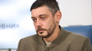 Müəmmalı qəza, əlindən alınan media və həbs – Rusiyada baş redaktorun başına gələnlər