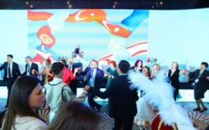 Forum içində forum: QHT Agentliyinin “tədbir iqtisadiyyatı” -RÜSVAYÇILIQ