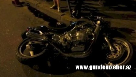 Bakıda yeniyetmə motosikletlə avtomobilə çırpıldı, ağır xəsarət aldı