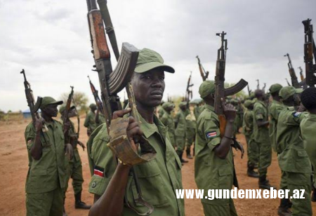Üç yüzdən çox üsyançı Sudan ordusuna keçib