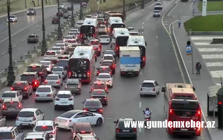 Bəzi yollarda tıxac var