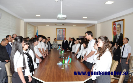 Vasif İmanov tələbə adını qazanmış məzunlarla görüşdü