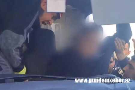 Yevlaxda qəza oldu, sürücü belə xilas edildi