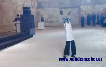 Çin robotundan "Uzundərə" rəqsi