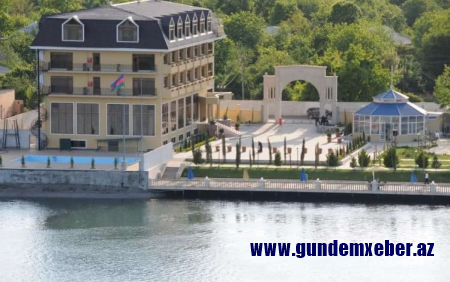 Mingəçevirdə qayıq "River Side" hotelinin restoranına çırpıldı - Yaralılar var